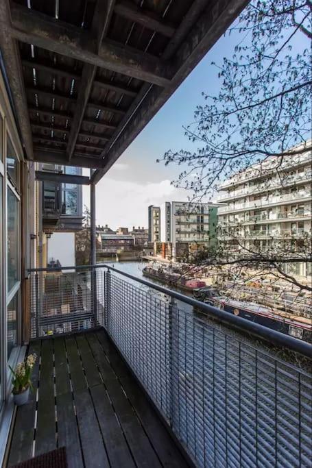 Canal-Side Apartment In Shoreditch ロンドン エクステリア 写真