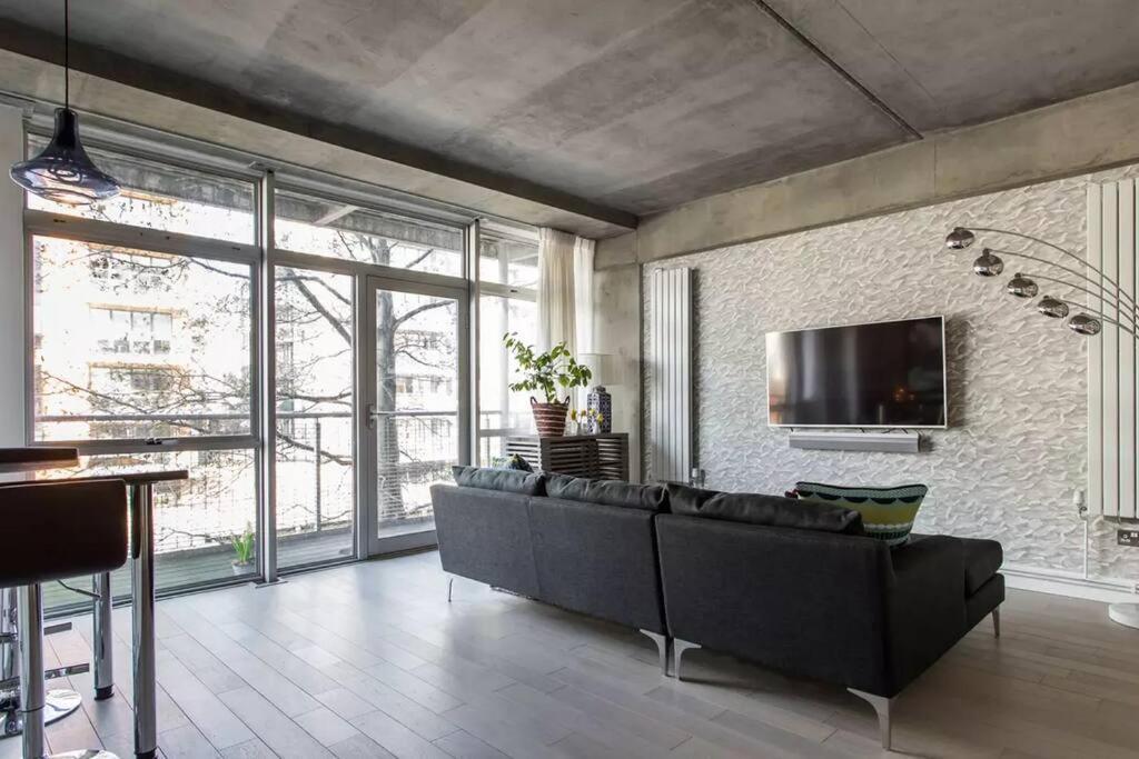 Canal-Side Apartment In Shoreditch ロンドン エクステリア 写真