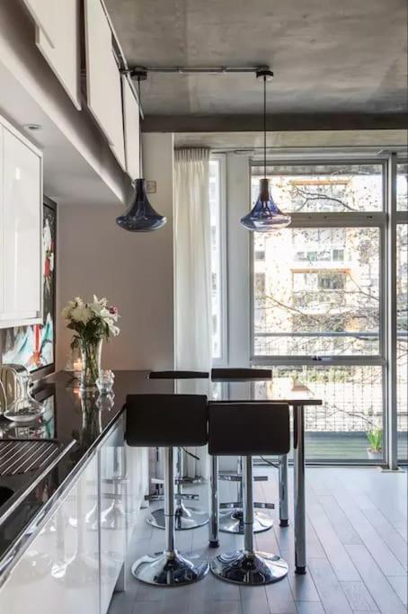 Canal-Side Apartment In Shoreditch ロンドン エクステリア 写真