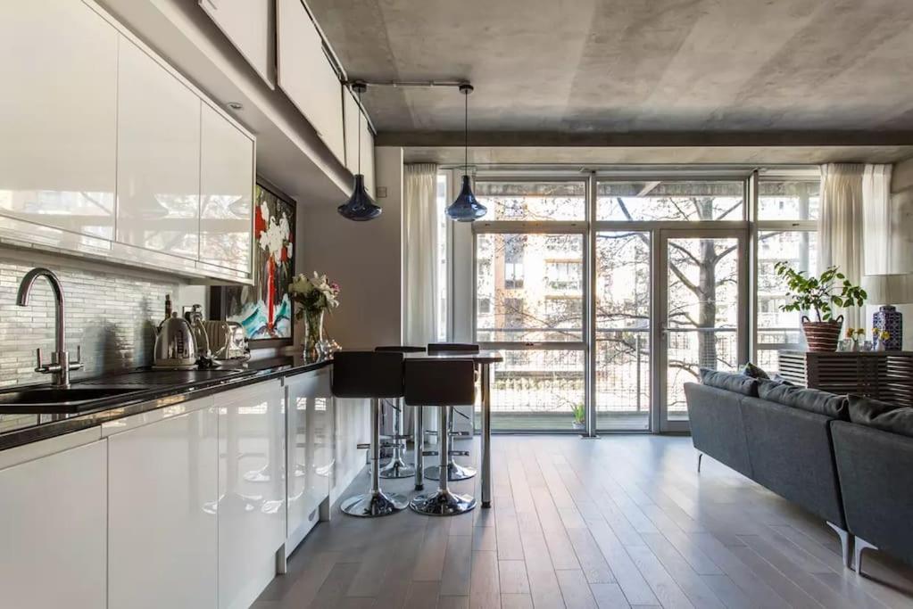 Canal-Side Apartment In Shoreditch ロンドン エクステリア 写真
