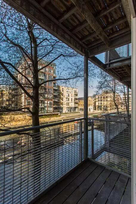 Canal-Side Apartment In Shoreditch ロンドン エクステリア 写真